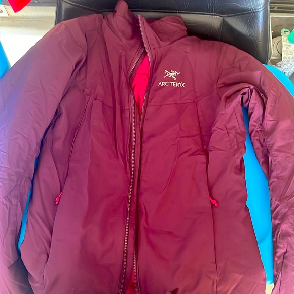 Arteryx down jacket. Hardly work. XS female - Picture 1 of 4